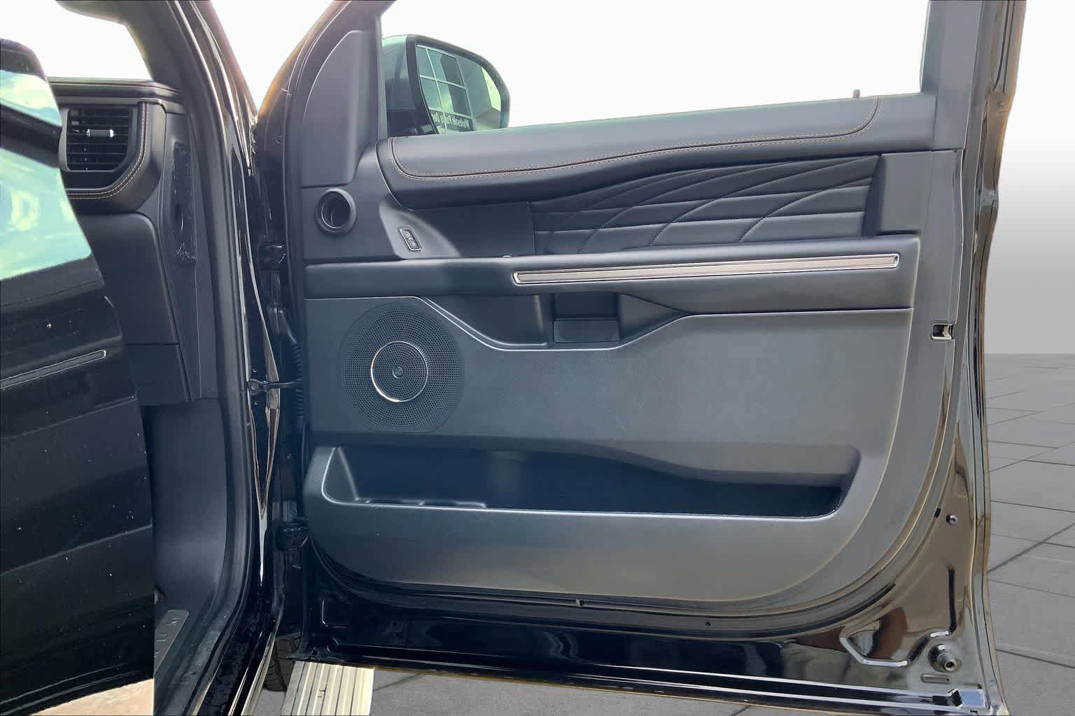 Certified 2023 Ford Expedition Platinum AWD/4WD image 23