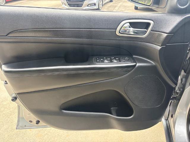 Used 2018 Jeep Grand Cherokee Laredo RWD image 15