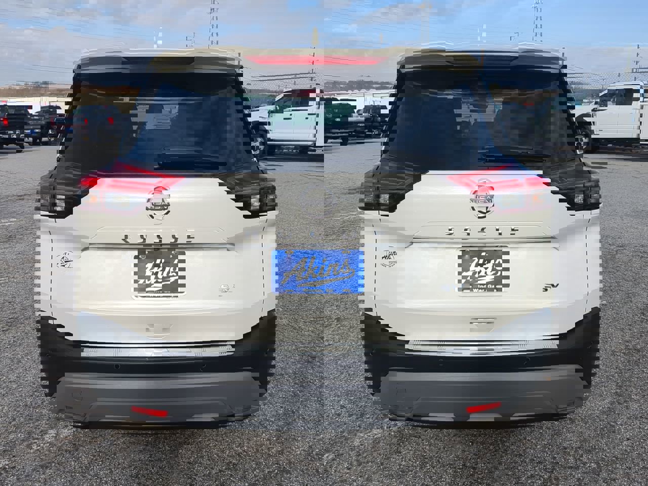 Used 2023 Nissan Rogue SV image 4