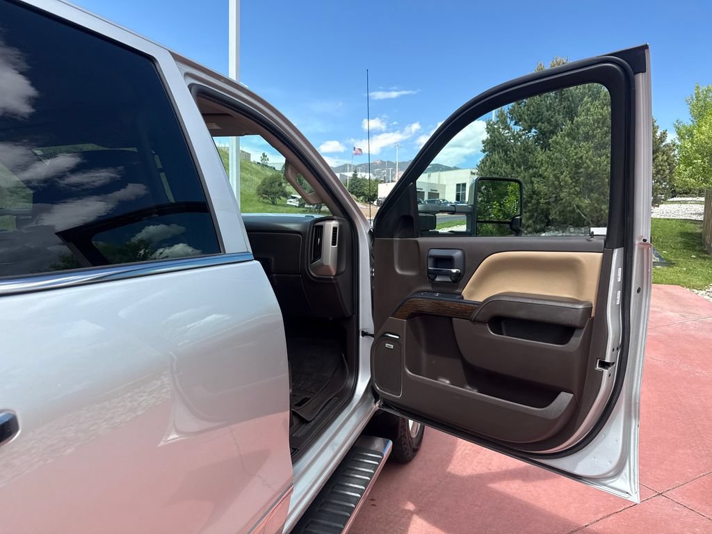 Used 2019 GMC Sierra 2500 Denali w/ Duramax Plus Package AWD/4WD image 26