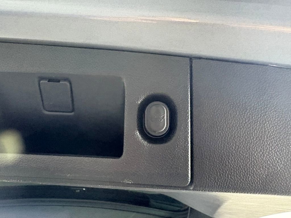 Used 2020 Cadillac Escalade Premium Luxury image 34