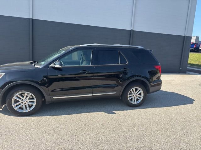 Certified 2017 Ford Explorer XLT w/ Equipment Group 202A FWD image 3