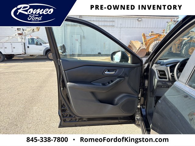 Used 2024 Nissan Rogue SV AWD/4WD image 10