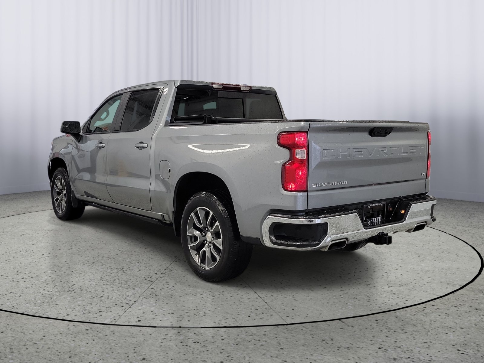 Used 2024 Chevrolet Silverado 1500 LT AWD/4WD image 3