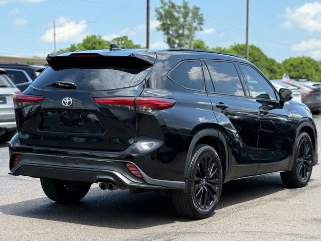 Used 2022 Toyota Highlander XSE image 12