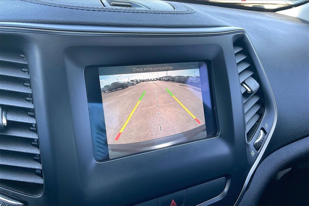 Used 2020 Jeep Cherokee Latitude Plus image 13