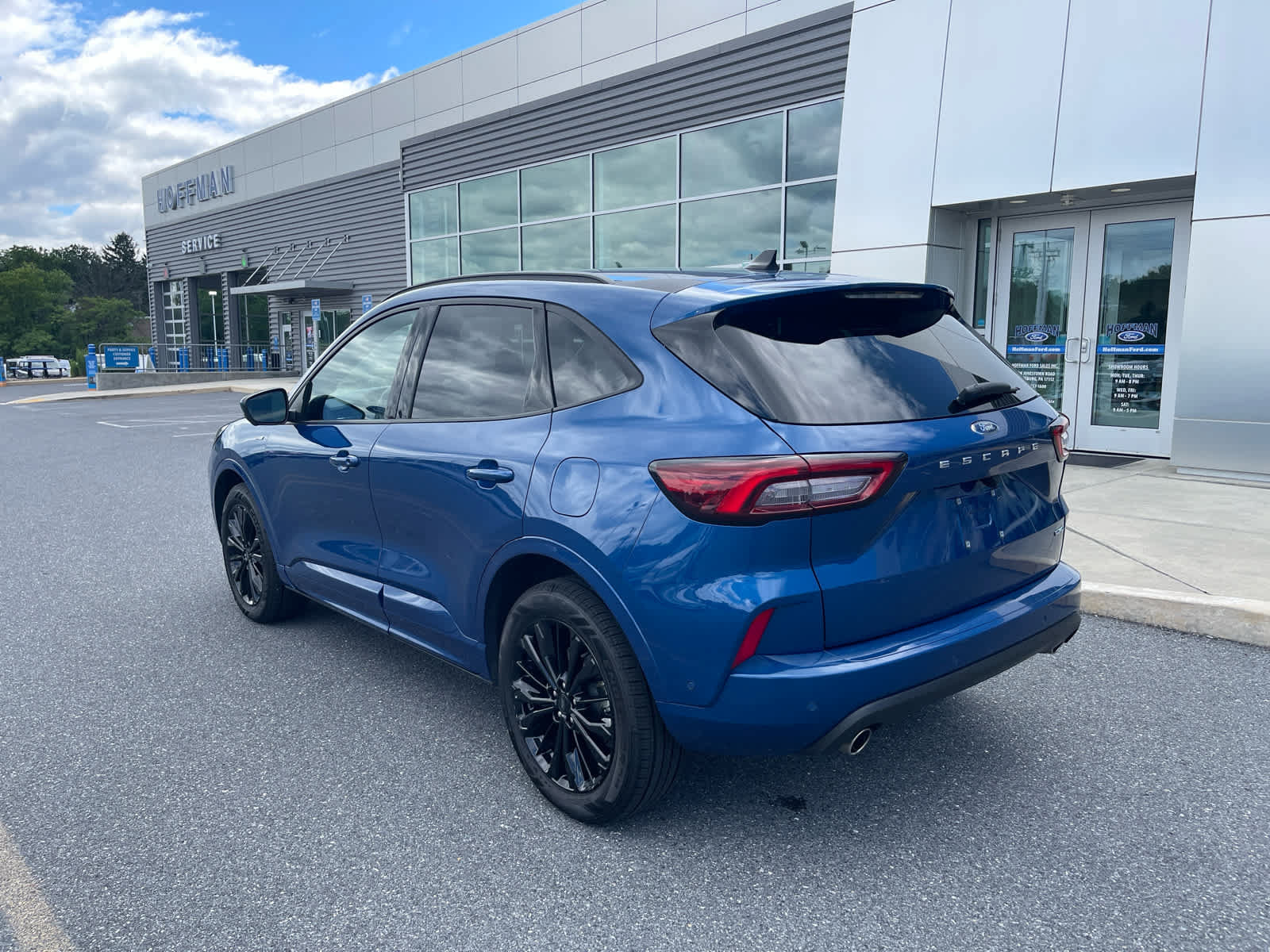 Certified 2023 Ford Escape ST-Line Elite w/ Premium Technology Package AWD/4WD image 3