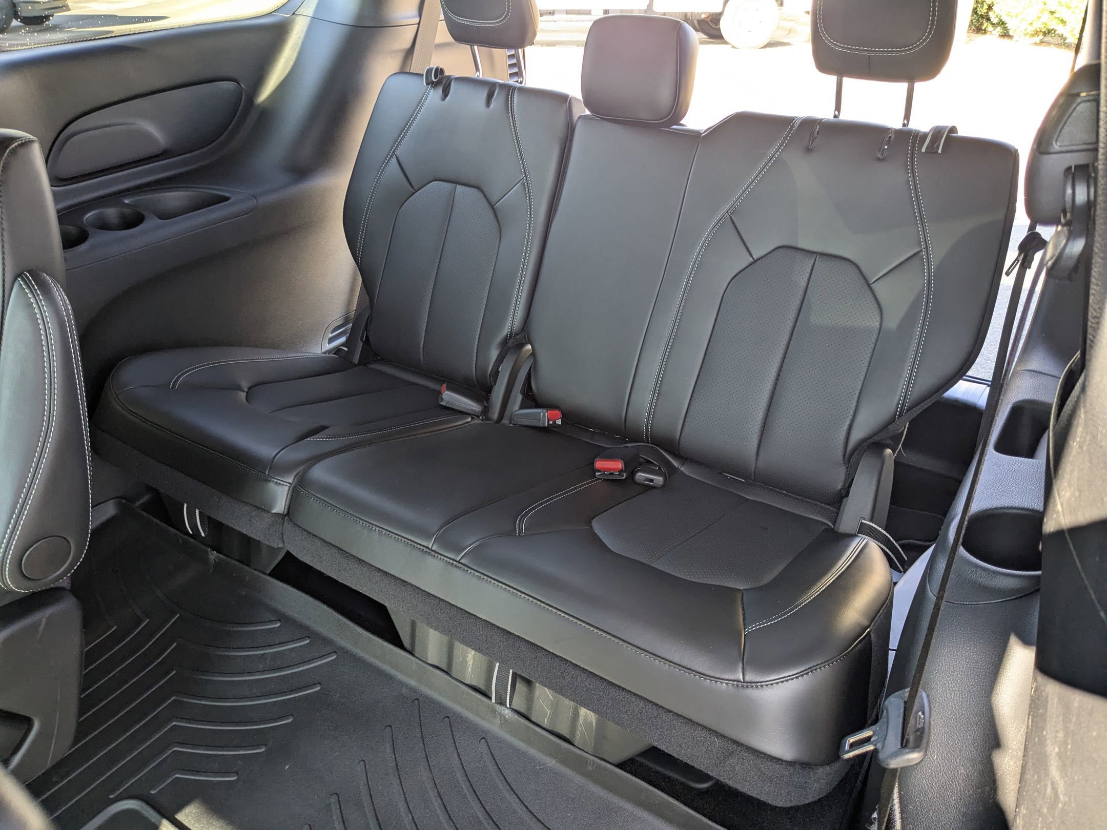 Used 2024 Chrysler Pacifica Touring-L w/ S Appearance Package image 33