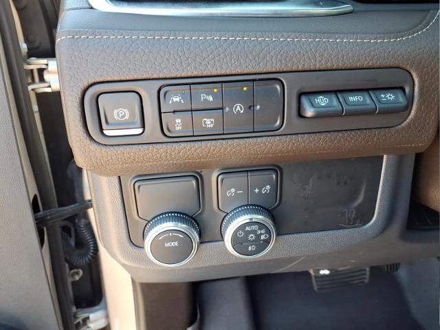 Used 2024 GMC Yukon XL Denali w/ LPO, Illumination Package RWD image 19