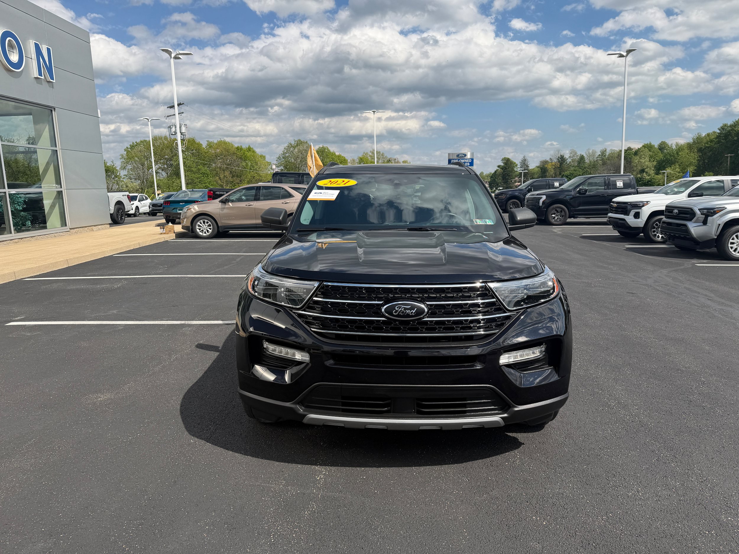 Certified 2021 Ford Explorer XLT w/ Equipment Group 202A AWD/4WD image 2