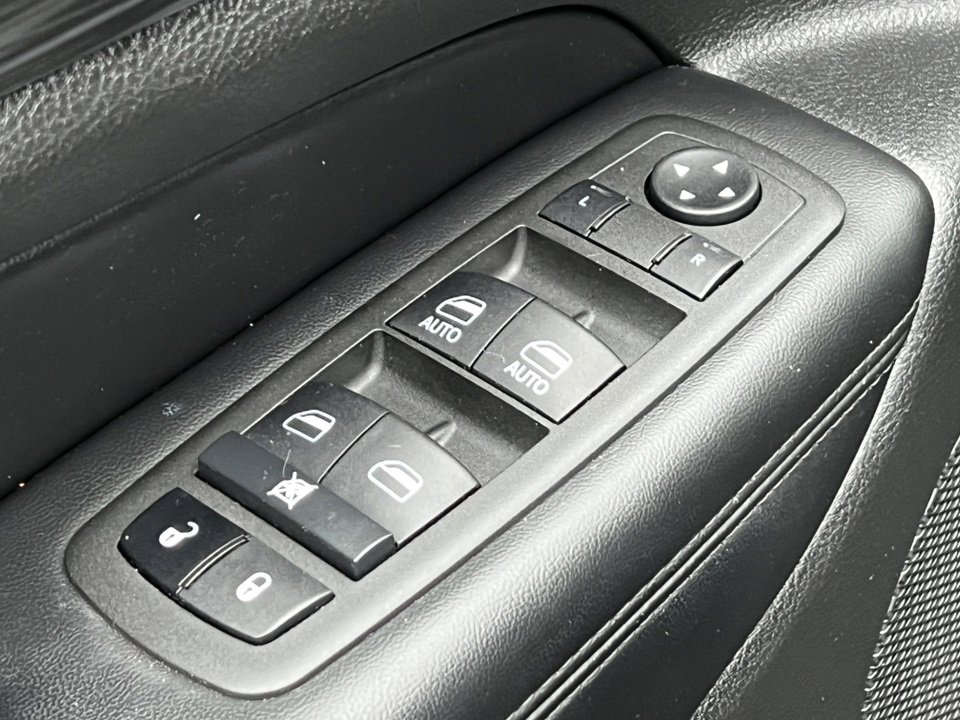 Used 2022 Jeep Grand Cherokee Laredo X image 15