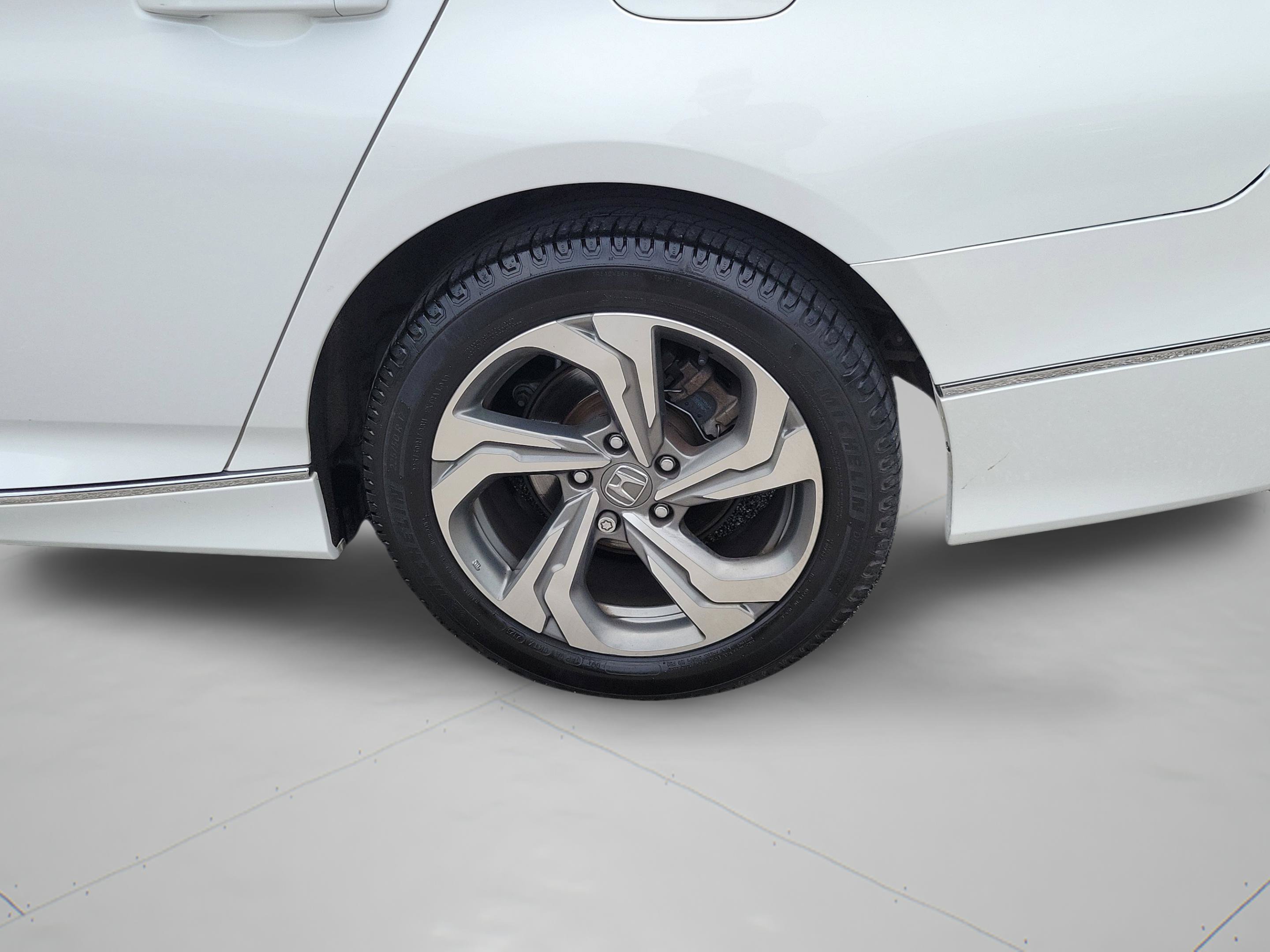 Used 2018 Honda Accord EX image 31