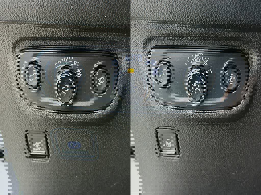 Used 2024 GMC Terrain SLT image 26