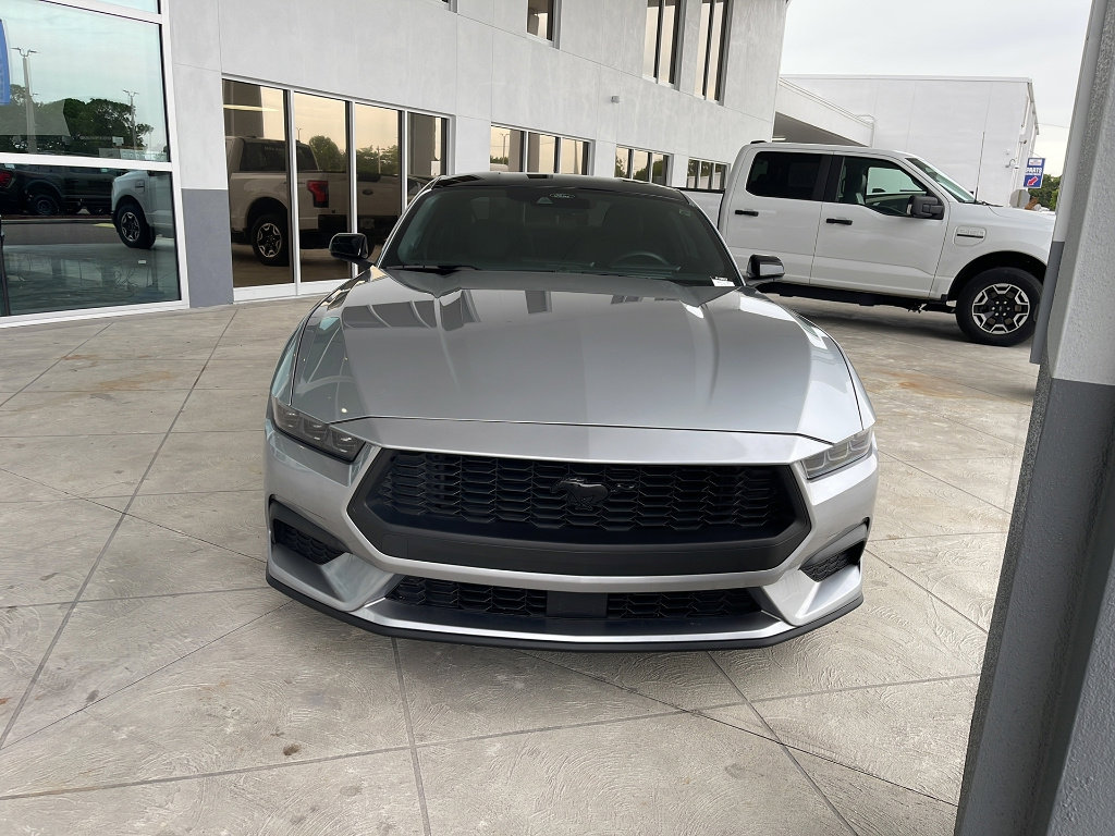 Certified 2024 Ford Mustang Coupe RWD image 3
