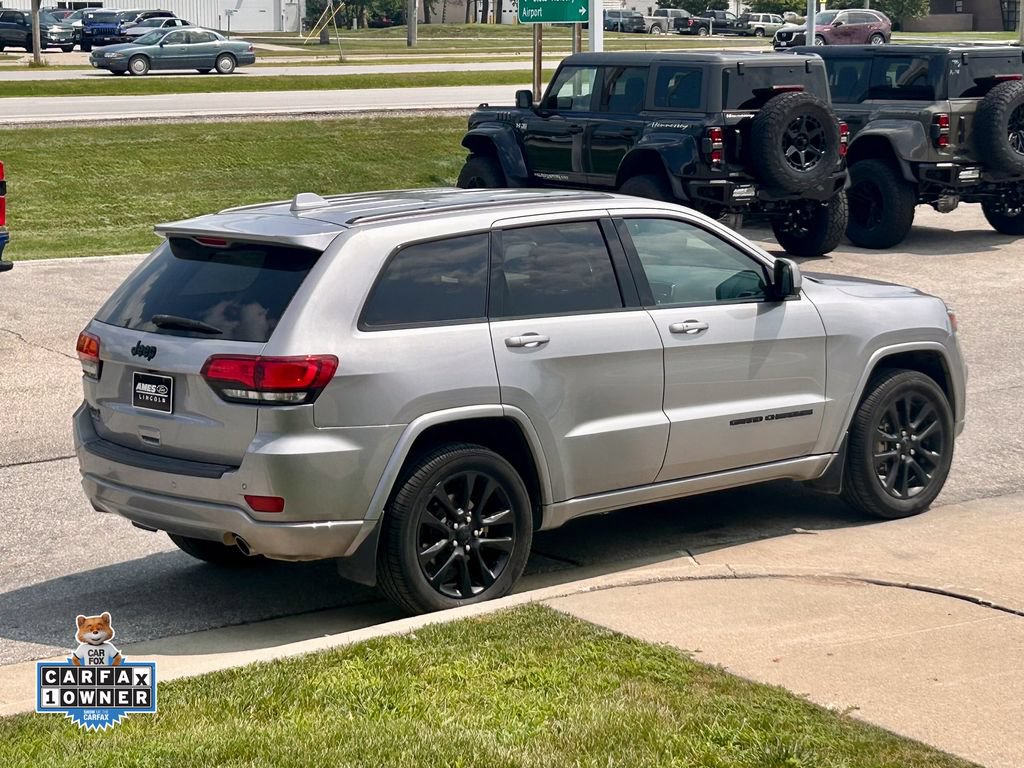 Used 2019 Jeep Grand Cherokee Altitude AWD/4WD image 6