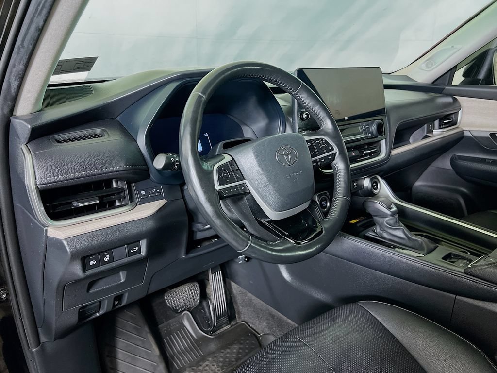 Used 2024 Toyota Grand Highlander AWD image 11