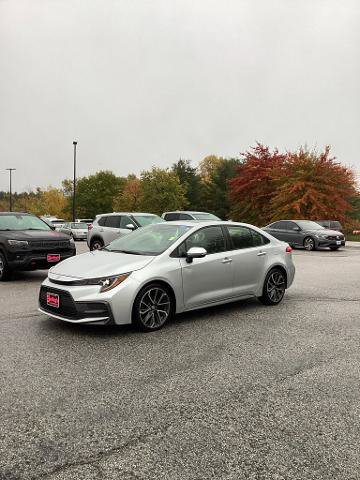 Used 2022 Toyota Corolla SE w/ SE Premium Package FWD image 2