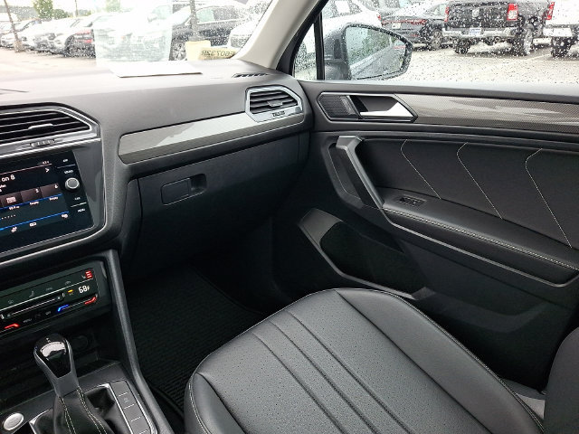 Used 2023 Volkswagen Tiguan SE w/ Panoramic Sunroof Package AWD/4WD image 16