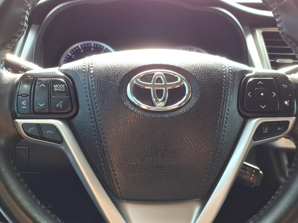 Used 2019 Toyota Highlander Limited FWD image 28