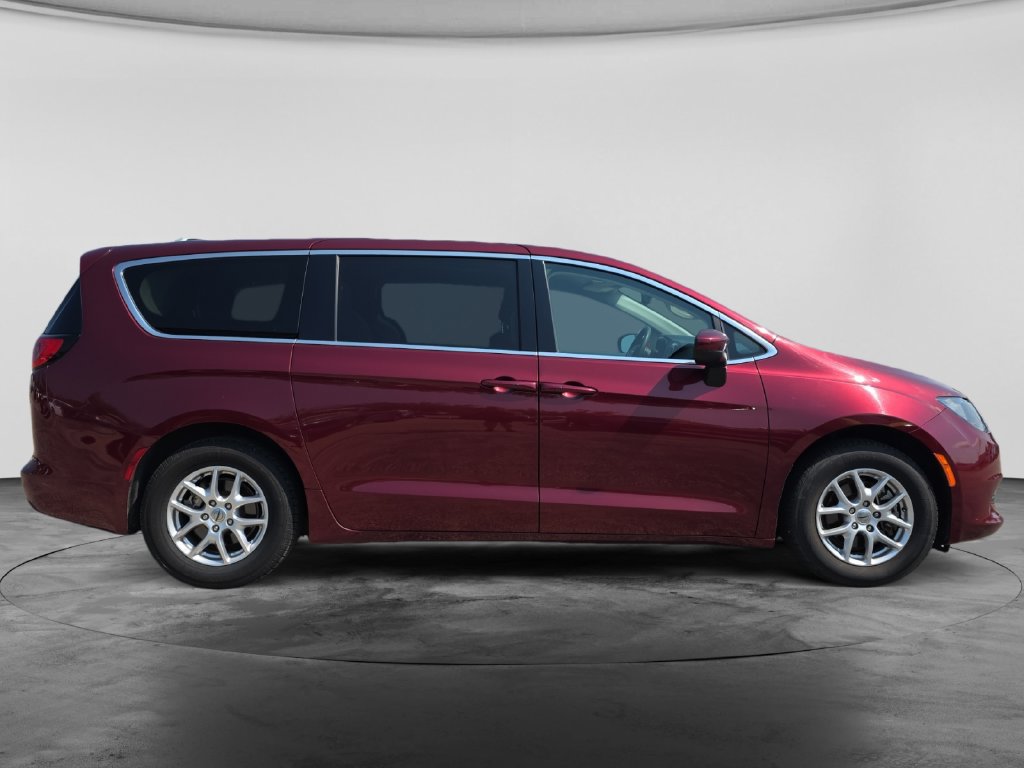 Used 2023 Chrysler Voyager LX FWD image 10