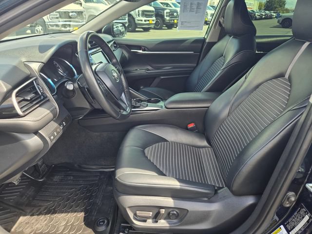 Used 2020 Toyota Camry SE w/ Convenience Package FWD image 11