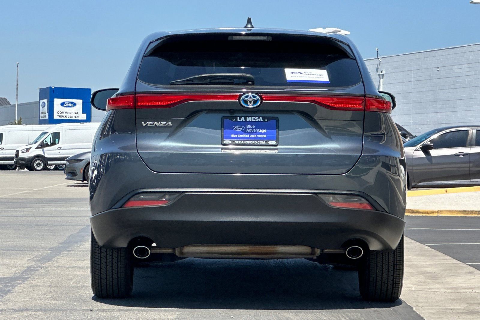 Used 2023 Toyota Venza LE AWD/4WD image 4