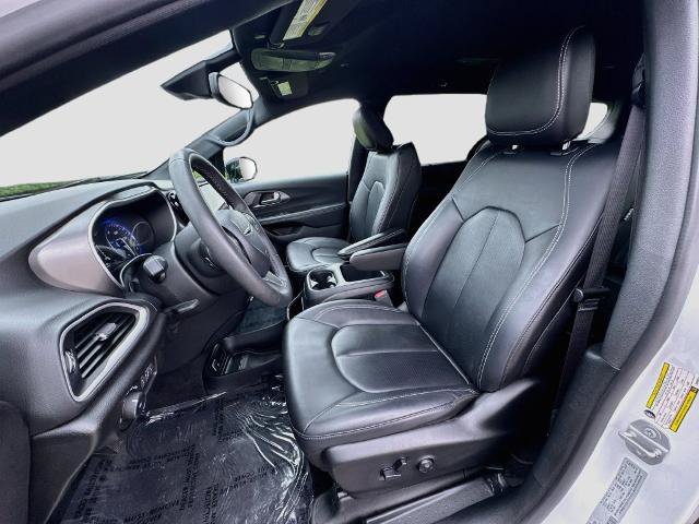 Used 2025 Chrysler Pacifica Select FWD image 17