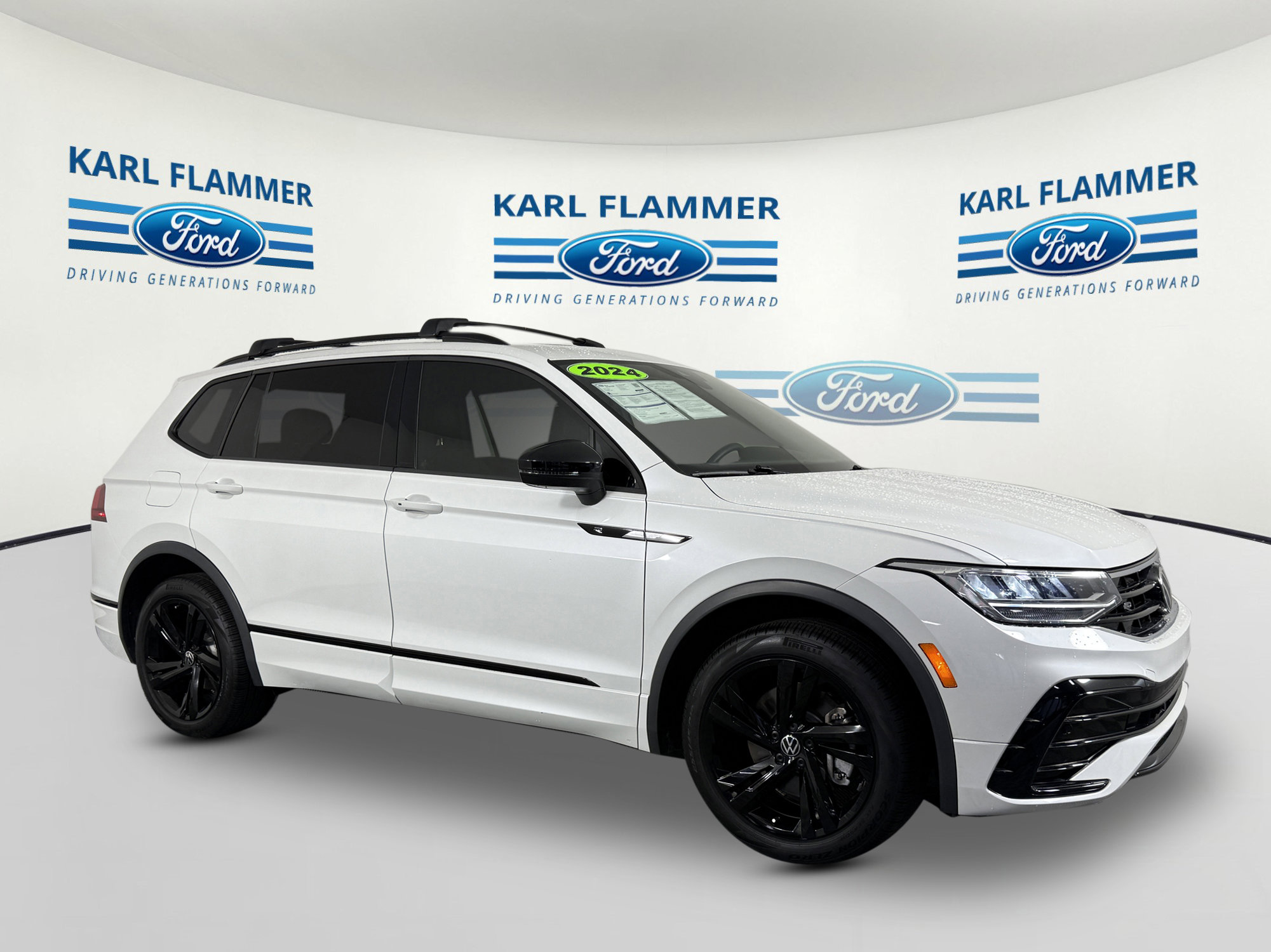 Used 2024 Volkswagen Tiguan SE R-Line image 1