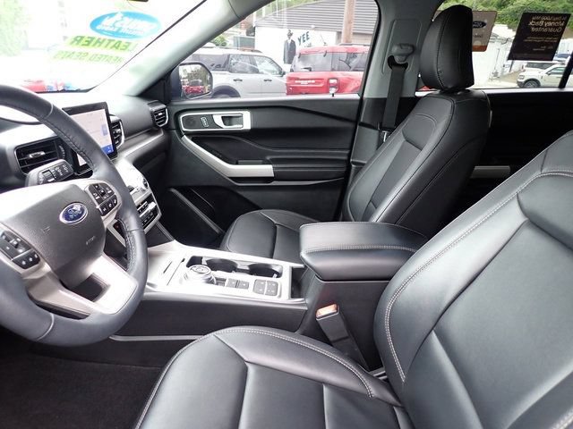 Certified 2023 Ford Explorer XLT w/ Equipment Group 202A RWD image 17