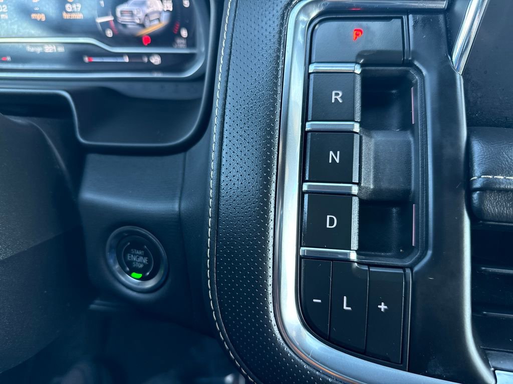 Used 2023 GMC Yukon SLT w/ SLT Luxury Package image 25