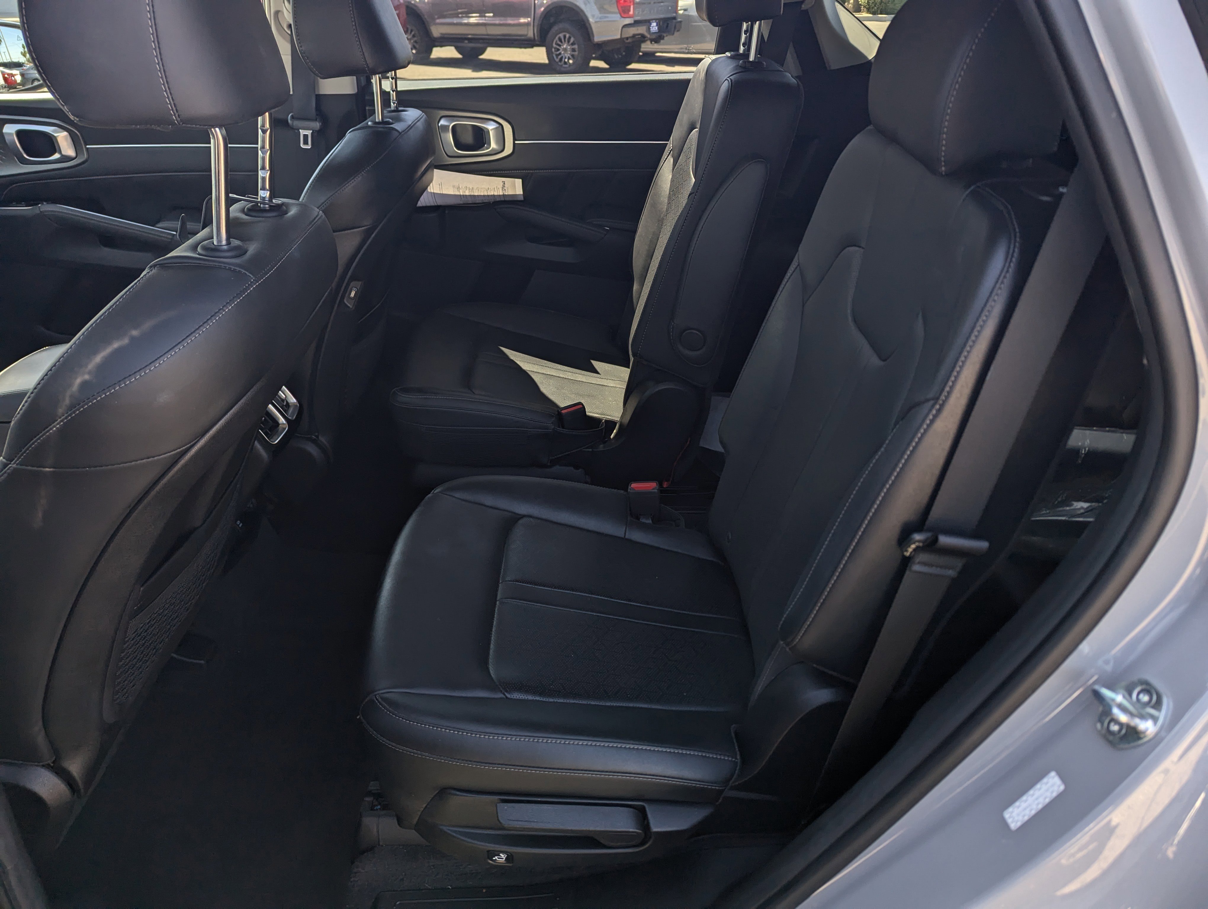 Used 2023 Kia Sorento SX image 8