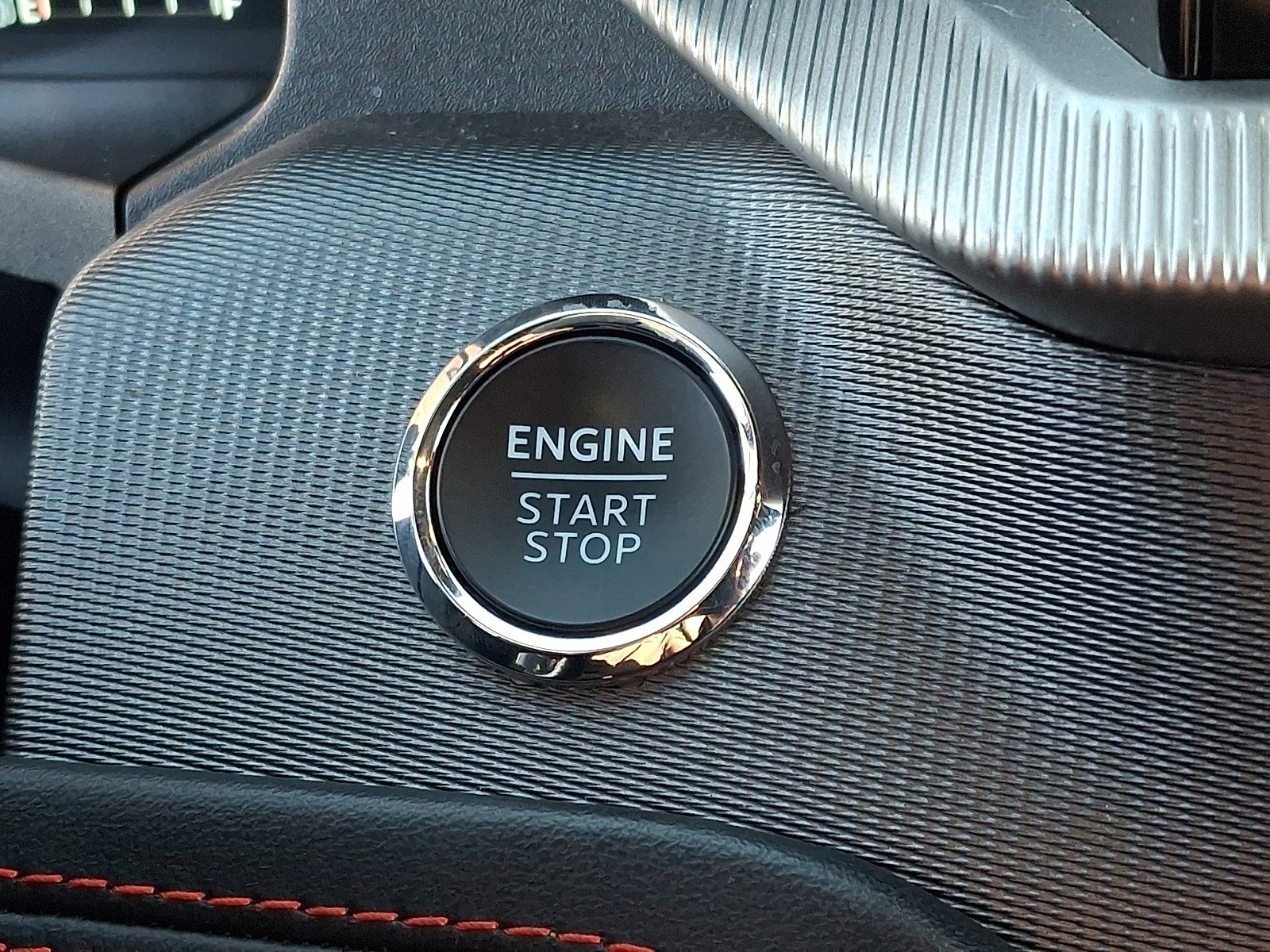 Certified 2025 Ford Explorer ST-Line w/ ST-Line Street Pack image 21