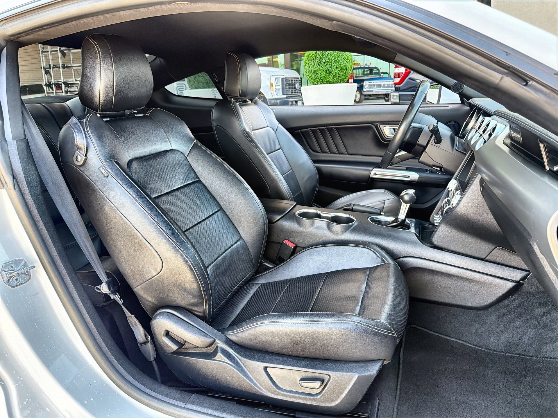 Certified 2022 Ford Mustang Premium RWD image 23