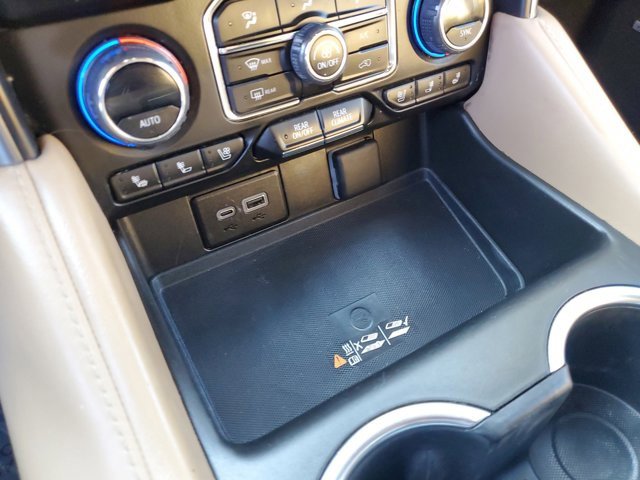 Used 2023 Chevrolet Suburban Premier image 19