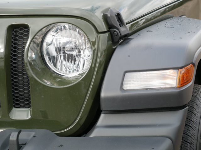Used 2023 Jeep Wrangler Sport AWD/4WD image 9