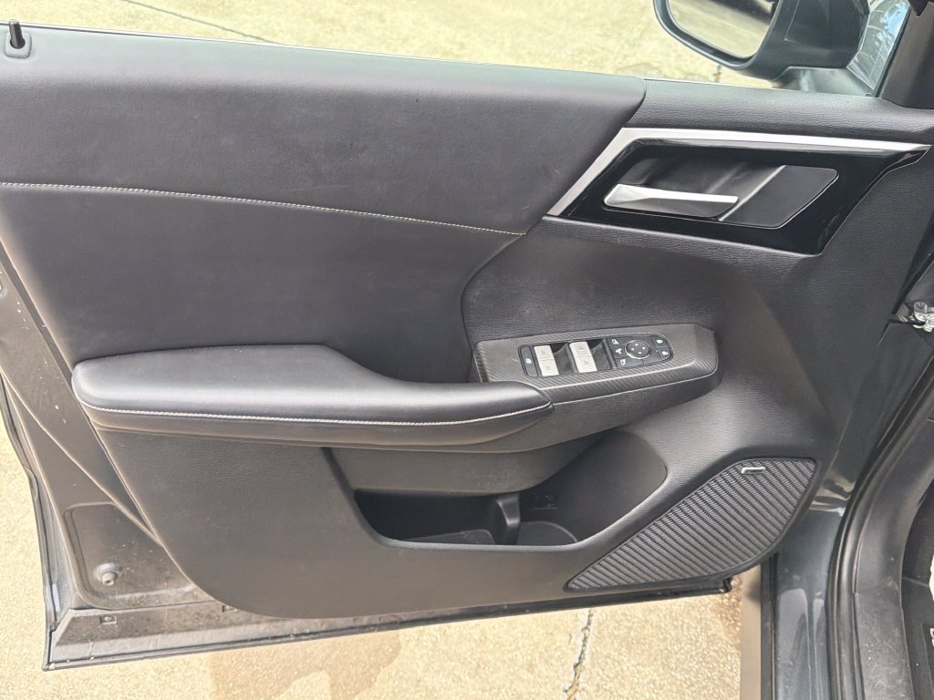 Used 2025 Mitsubishi Outlander SE FWD image 14