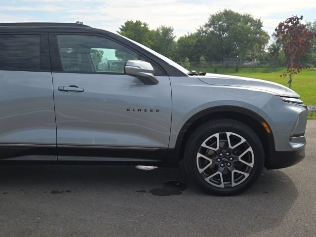 Used 2024 Chevrolet Blazer RS w/ Driver Confidence II Package FWD image 4