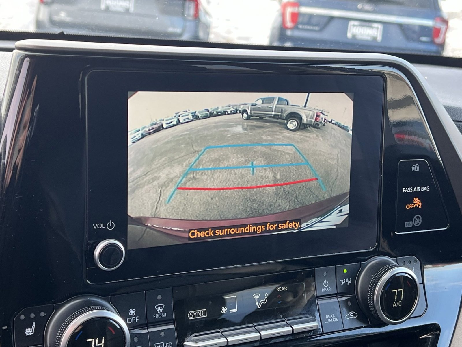 Used 2023 Toyota Highlander XLE image 19