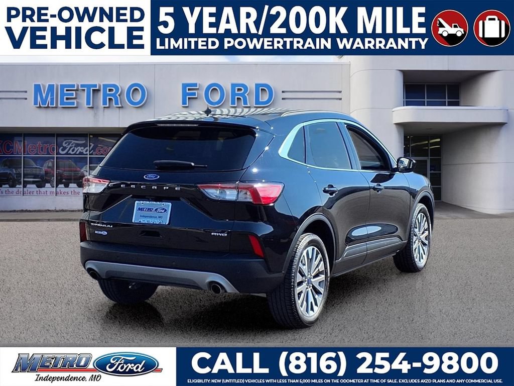 Certified 2022 Ford Escape Titanium AWD/4WD image 3