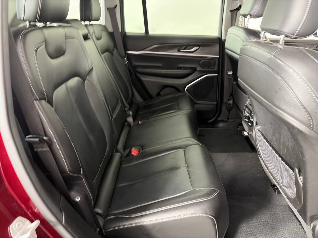 Used 2023 Jeep Grand Cherokee Limited w/ Black Appearance Package AWD/4WD image 29