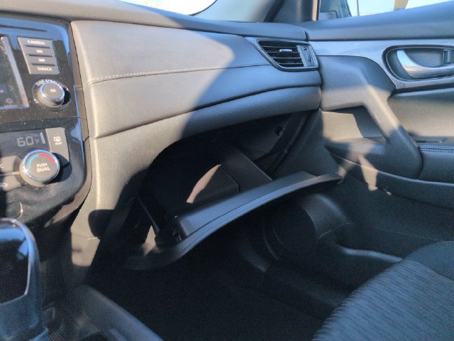 Used 2018 Nissan Rogue SV AWD/4WD image 44