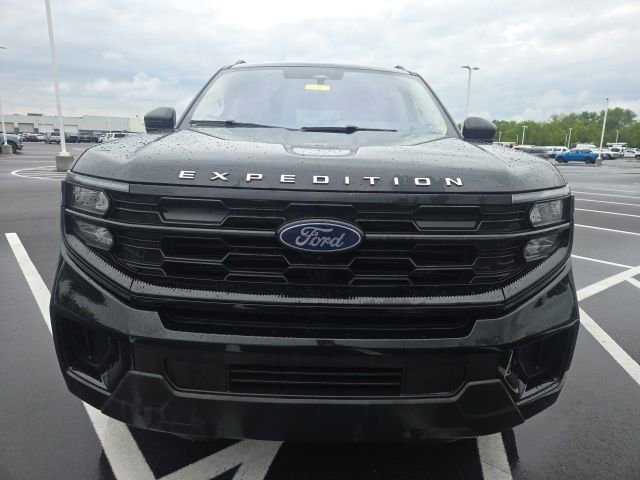 Certified 2025 Ford Expedition Active AWD/4WD image 3