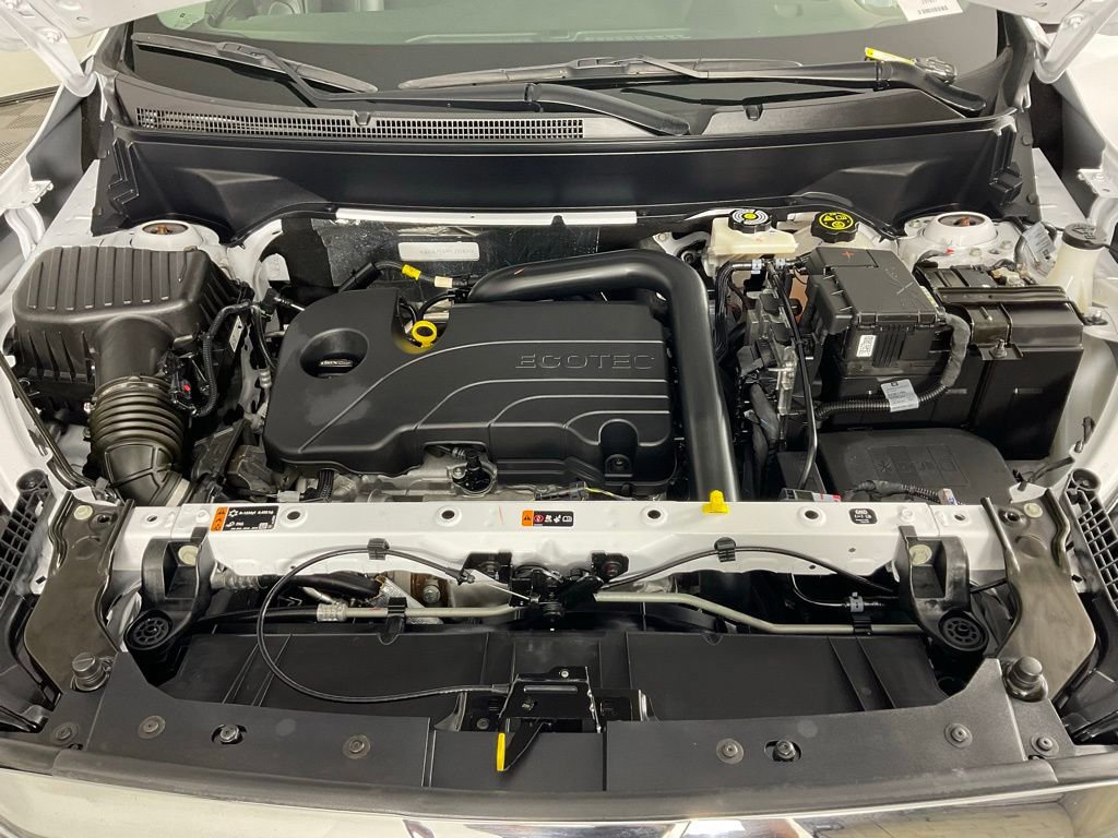 Used 2023 GMC Terrain SLT w/ Tech Package FWD image 9