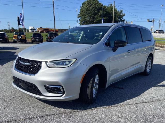 Used 2024 Chrysler Pacifica Touring-L FWD image 7