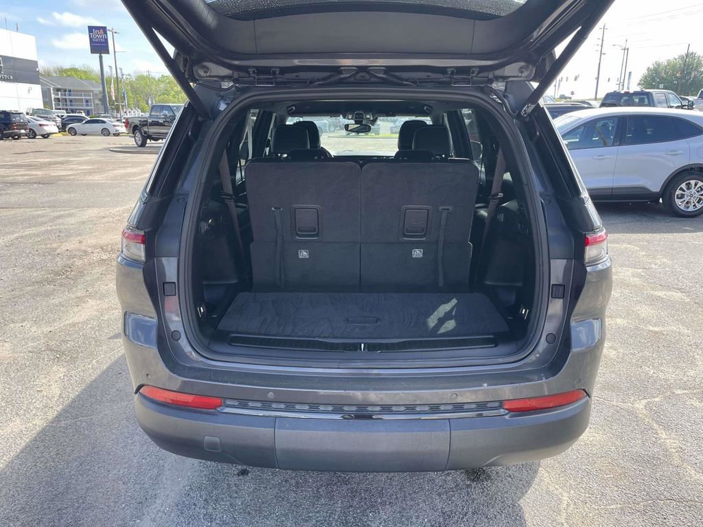 Used 2021 Jeep Grand Cherokee L Laredo image 10