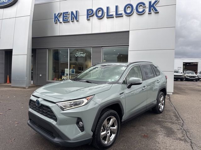 Used 2021 Toyota RAV4 XLE Premium image 2
