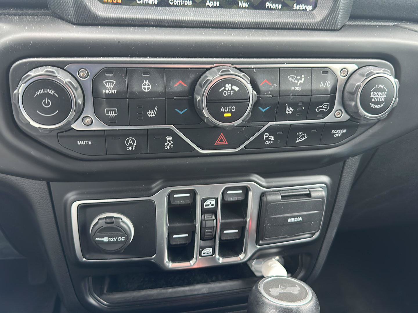 Used 2021 Jeep Wrangler Unlimited Sahara AWD/4WD image 18
