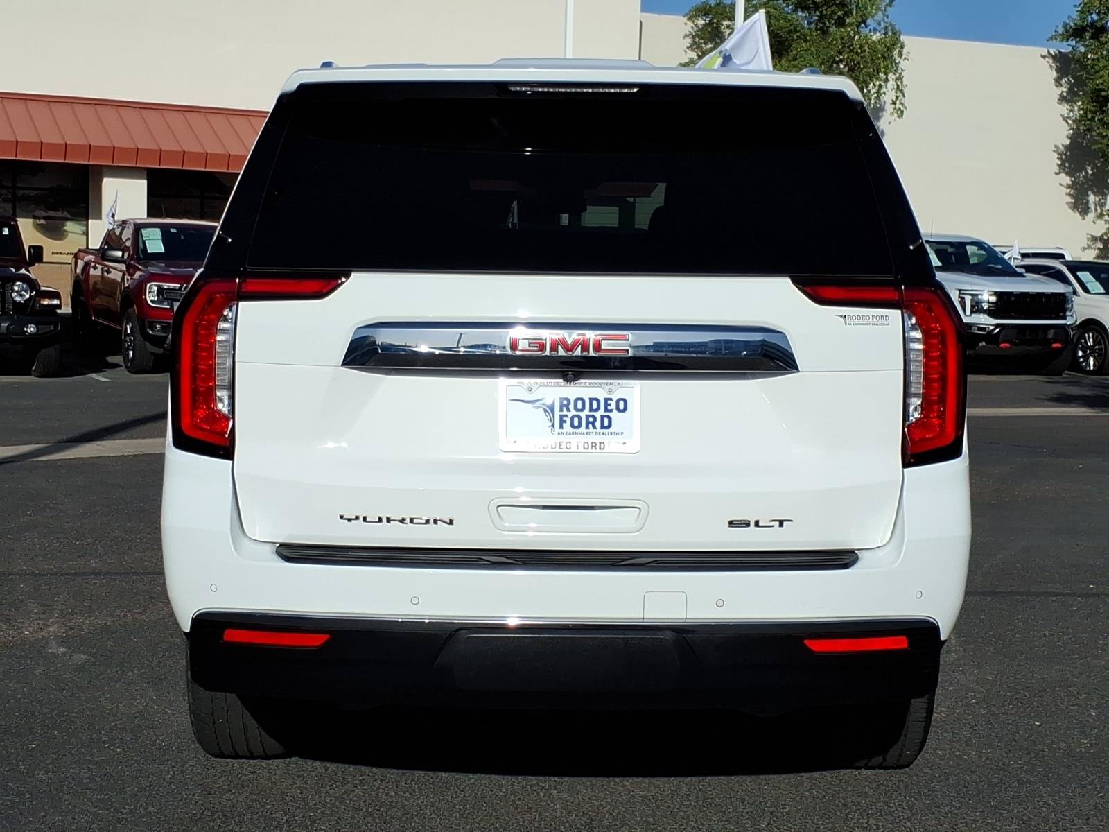 Used 2023 GMC Yukon XL SLT AWD/4WD image 4