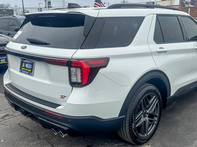 Certified 2025 Ford Explorer ST AWD/4WD image 9