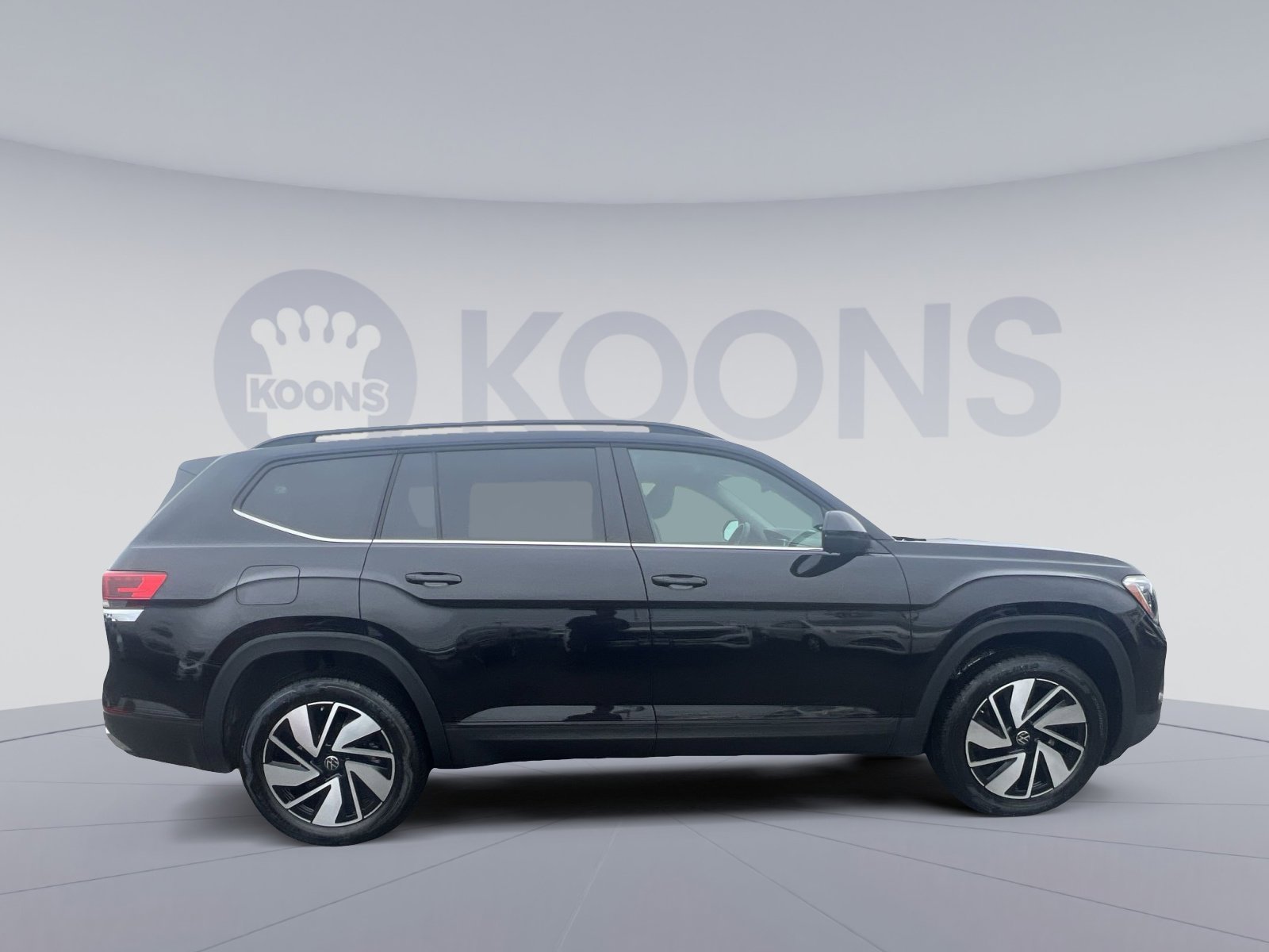 Used 2025 Volkswagen Atlas SE FWD image 12